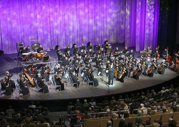Концерт “Мелодии весны” Калининградского областного симфонического оркестра под управлением Аркадия Фельдмана.